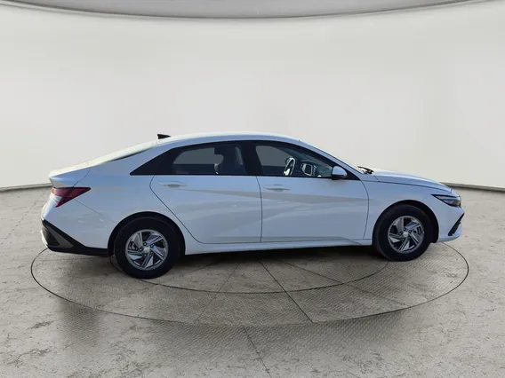 Hyundai Elantra Smart 2024 