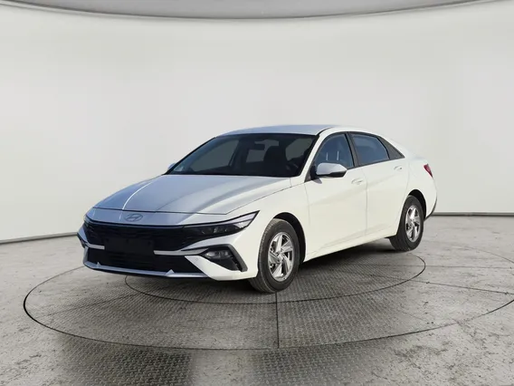 Hyundai Elantra Smart 2024 