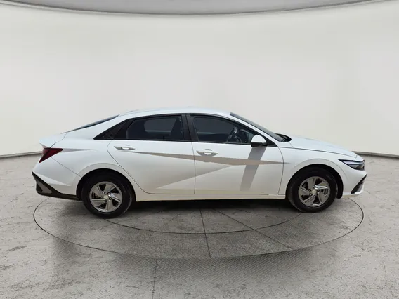 Hyundai Elantra Smart 2024 
