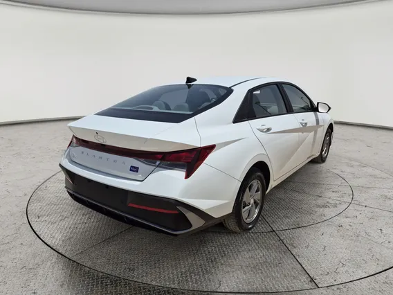Hyundai Elantra Smart 2024 