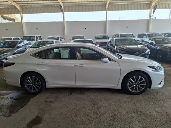 Lexus ES 300 H 2023 