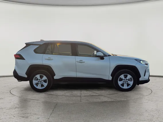 Toyota RAV4 LE 2021 