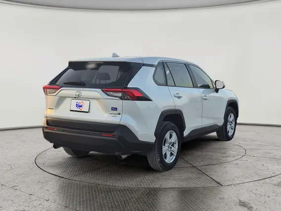 Toyota RAV4 LE 2021 