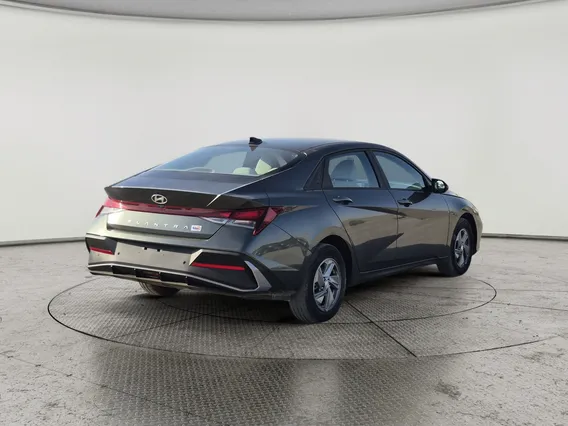 Hyundai Elantra Smart 2024 