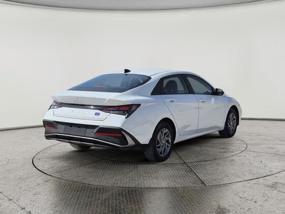Hyundai Elantra Smart 2025 
