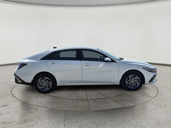 Hyundai Elantra Smart 2025 