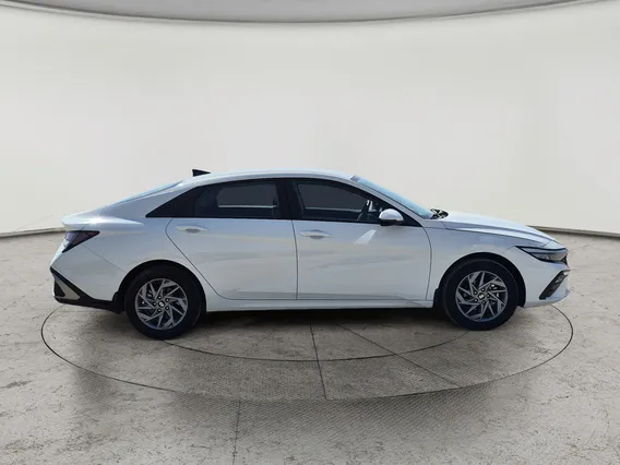 Hyundai Elantra Smart 2025 