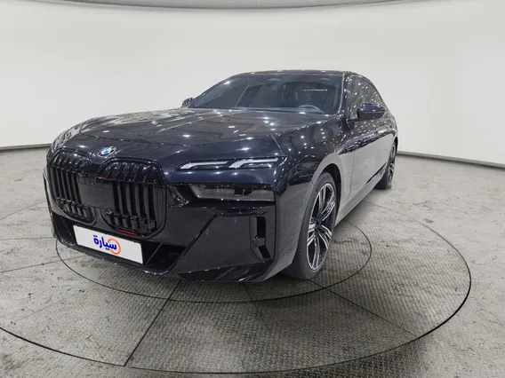 بي ام دبليو الفئة السابعة 740 i 2023 