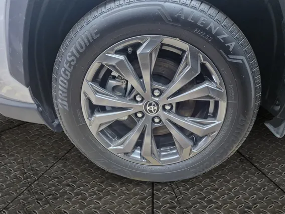 Toyota RAV4 XLE 2025 
