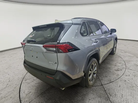 Toyota RAV4 XLE 2025 