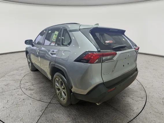 Toyota RAV4 XLE 2025 