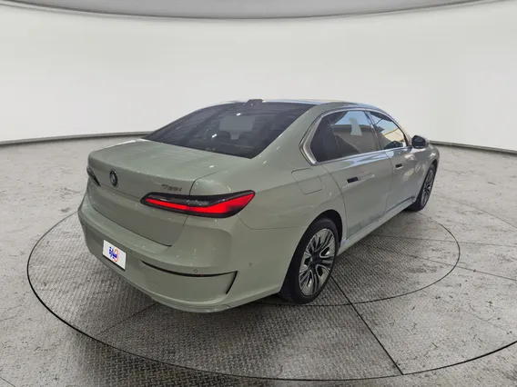 بي ام دبليو الفئة السابعة 735i 2024 