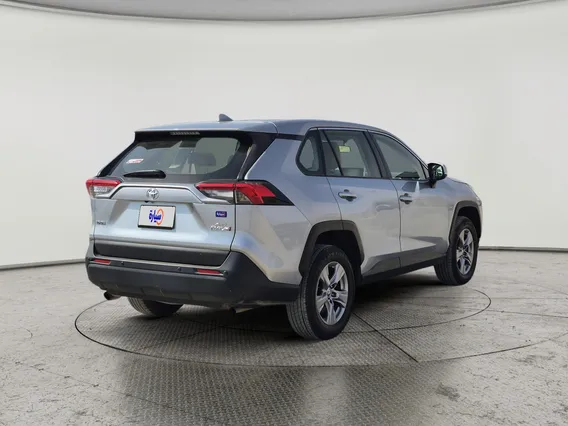 Toyota RAV4 LE 2024 