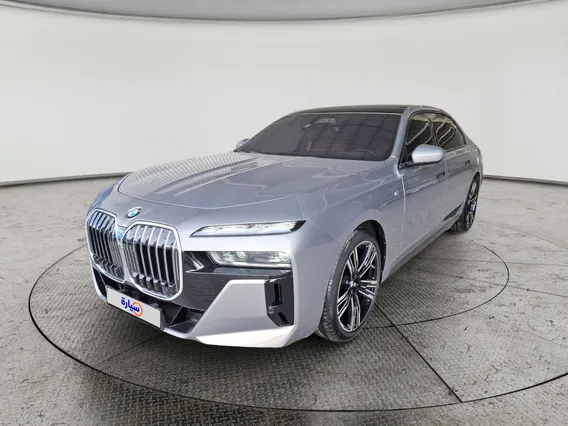 بي ام دبليو الفئة السابعة 735i 2023 