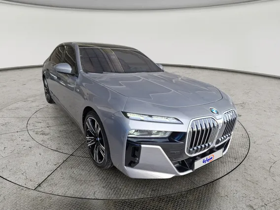 بي ام دبليو الفئة السابعة 735i 2023 