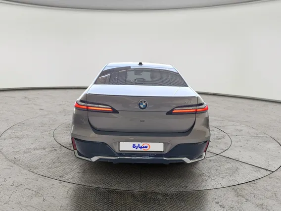 بي ام دبليو الفئة السابعة 735i 2023 