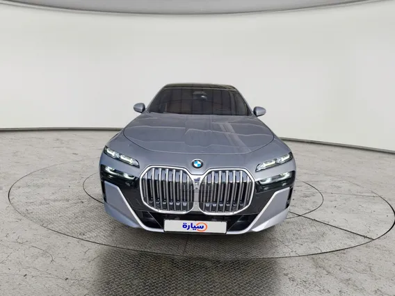 بي ام دبليو الفئة السابعة 735i 2023 