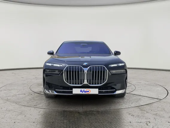 بي ام دبليو الفئة السابعة 735i 2025 