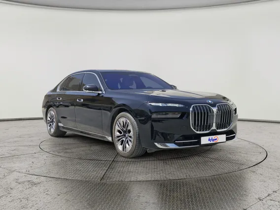بي ام دبليو الفئة السابعة 735i 2025 