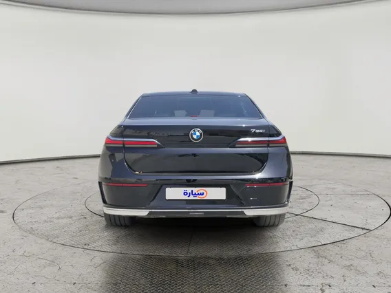 بي ام دبليو الفئة السابعة 735i 2025 