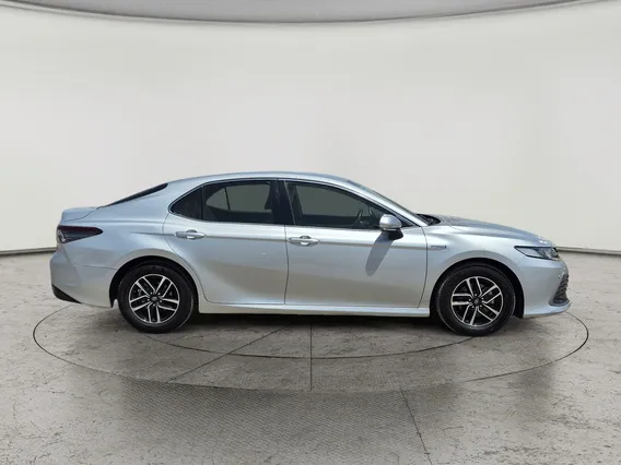 Toyota Camry  LE HEV 2022 