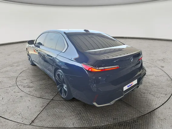 بي ام دبليو الفئة السابعة 735i 2023 