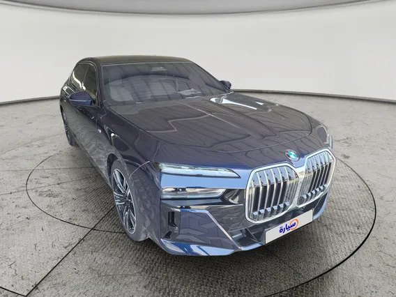 بي ام دبليو الفئة السابعة 735i 2023 