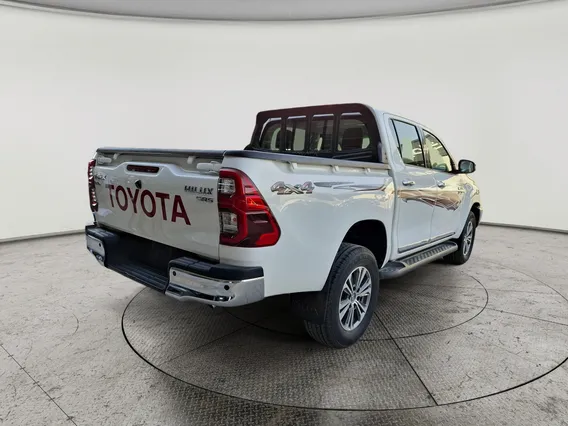 تويوتا هايلكس SR5 2023 دبل