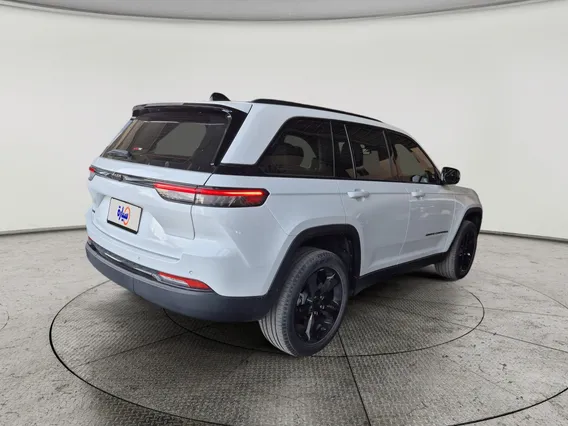 Jeep Grand Cherokee Altitude 2023 دبل