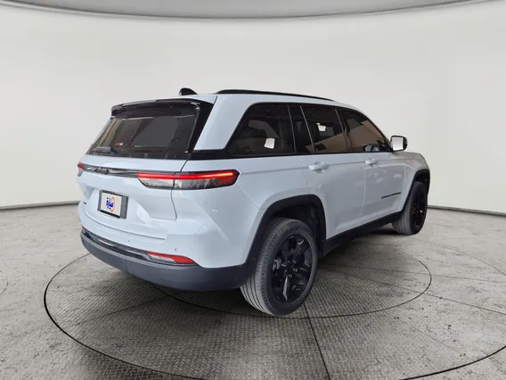 Jeep Grand Cherokee Altitude 2023 دبل