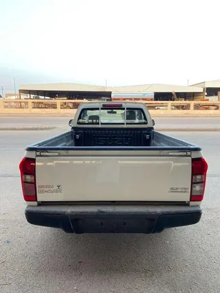 ايسوزو دي ماكس Regular Cab 2025 دبل