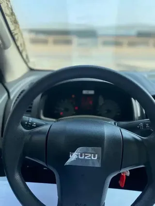 ايسوزو دي ماكس Regular Cab 2025 دبل