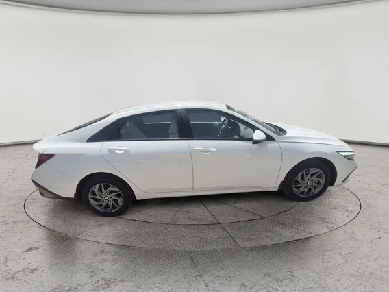 Hyundai Elantra Smart 2024 
