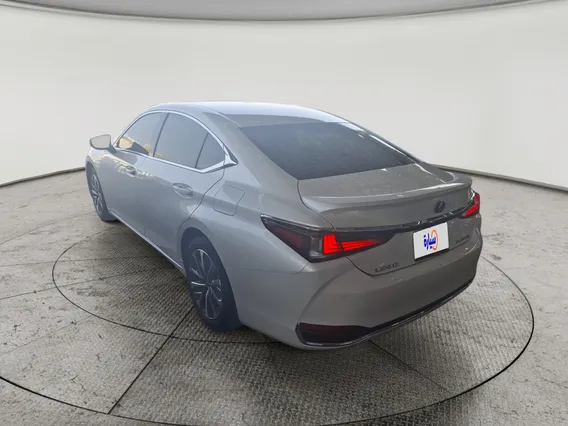 Lexus ES 300 H 2025 