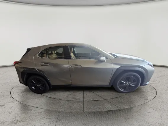 Lexus UX 200 2021 