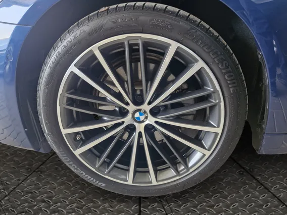 BMW 5 Series 520i 2023 
