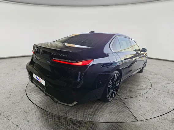 بي ام دبليو الفئة السابعة 735i 2023 