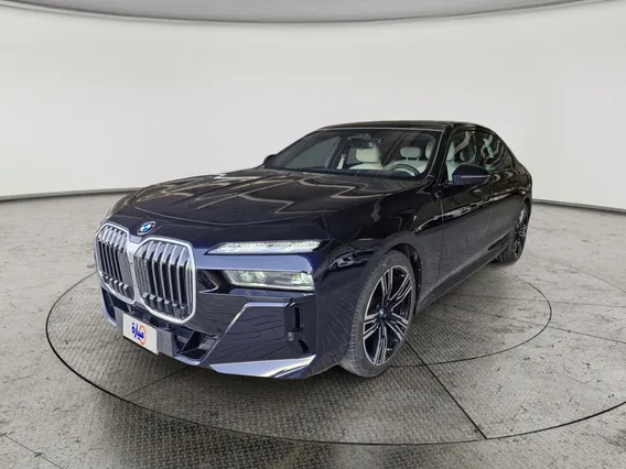 بي ام دبليو الفئة السابعة 735i 2023 