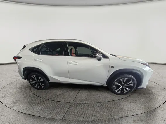 Lexus NX 300 2021 