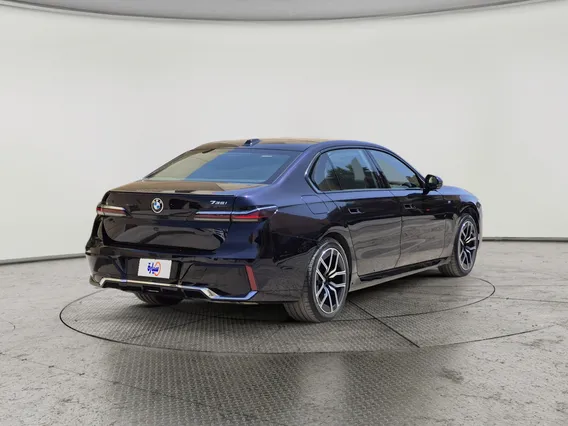 BMW 7 Series 735i 2025 