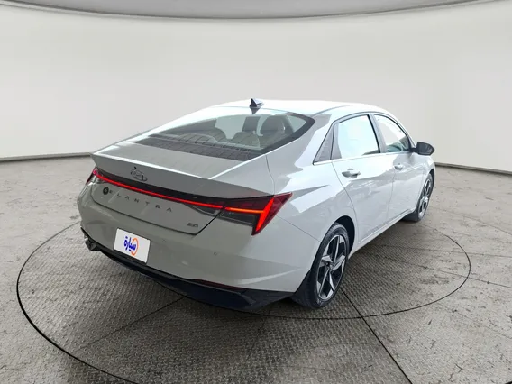 Hyundai Elantra MID 2023 