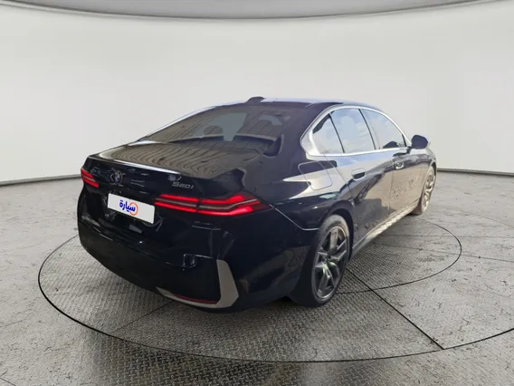 بي ام دبليو الفئة الخامسة 520i 2024 