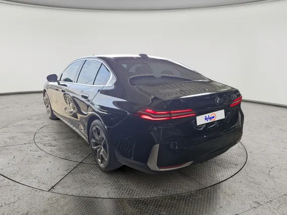 بي ام دبليو الفئة الخامسة 520i 2024 