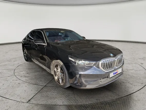 بي ام دبليو الفئة الخامسة 520i 2024 