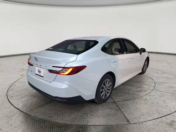 Toyota Camry  E 2025 