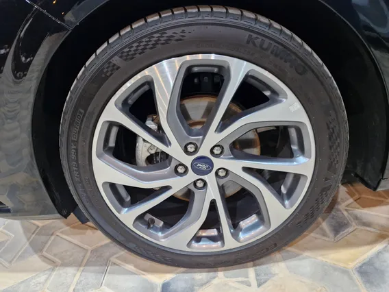 Ford Taurus Titanium 2024 