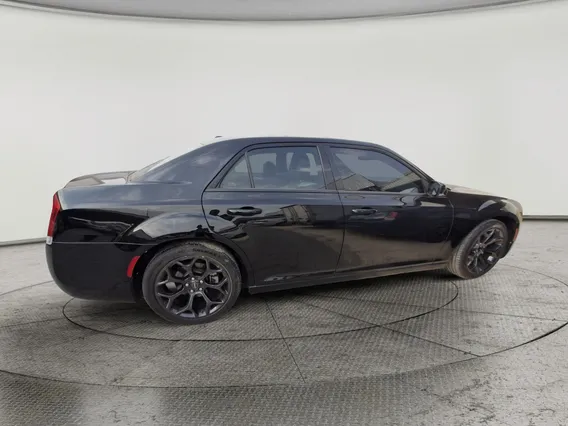 كرايسلر 300 S 2021 