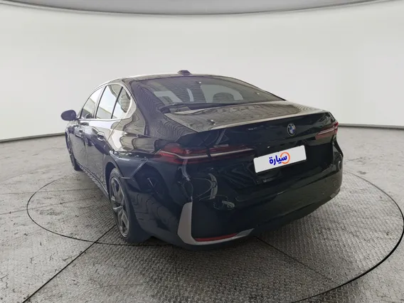 بي ام دبليو الفئة الخامسة 520i 2024 