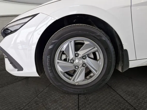 Hyundai Elantra Smart 2024 