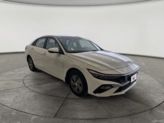 Hyundai Elantra Smart 2024 